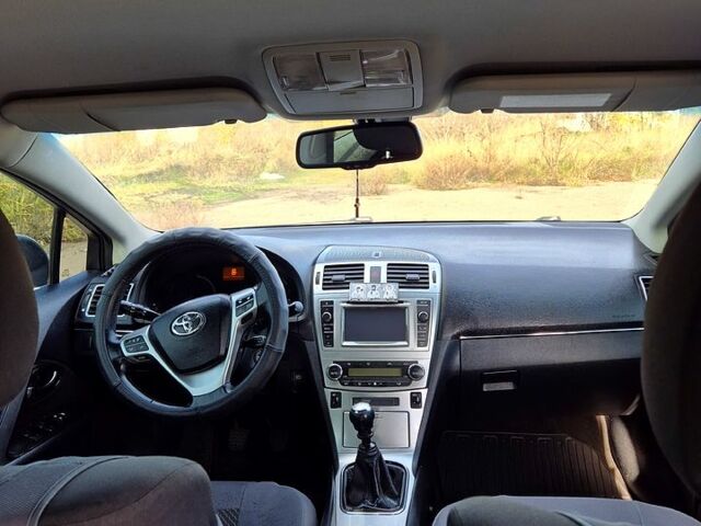 Серый Тойота Авенсис, объемом двигателя 1.8 л и пробегом 135 тыс. км за 11200 $, фото 2 на Automoto.ua