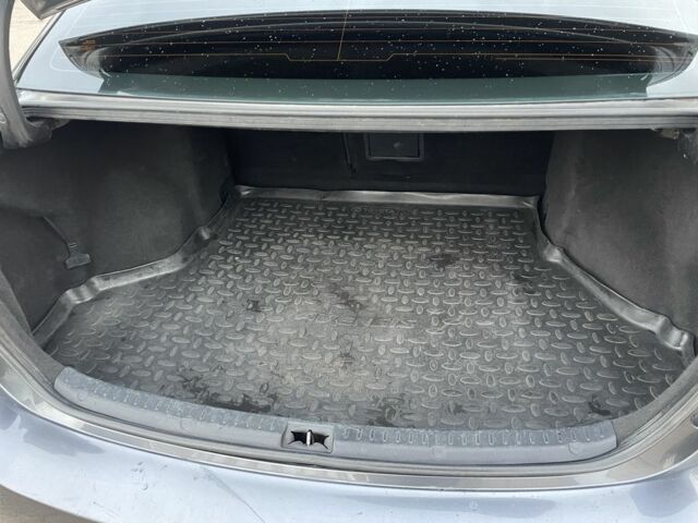 Серый Тойота Авенсис, объемом двигателя 2 л и пробегом 290 тыс. км за 11000 $, фото 4 на Automoto.ua