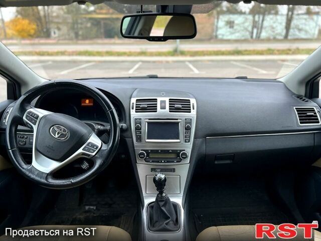 Серый Тойота Авенсис, объемом двигателя 2 л и пробегом 202 тыс. км за 10000 $, фото 9 на Automoto.ua