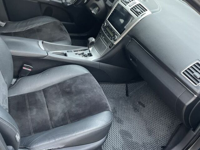 Серый Тойота Авенсис, объемом двигателя 2 л и пробегом 290 тыс. км за 11000 $, фото 2 на Automoto.ua