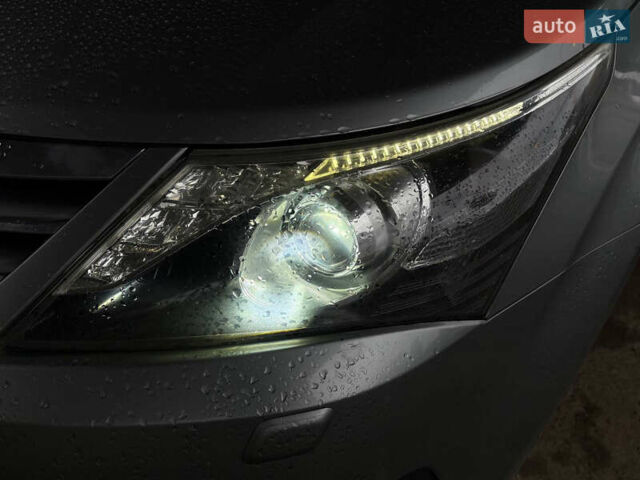 Серый Тойота Авенсис, объемом двигателя 1.8 л и пробегом 250 тыс. км за 11000 $, фото 1 на Automoto.ua