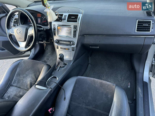 Серый Тойота Авенсис, объемом двигателя 2 л и пробегом 185 тыс. км за 12000 $, фото 17 на Automoto.ua