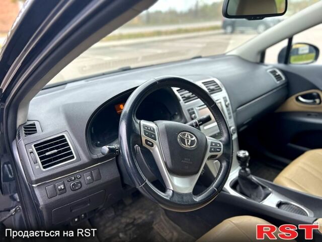 Серый Тойота Авенсис, объемом двигателя 2 л и пробегом 202 тыс. км за 10000 $, фото 11 на Automoto.ua