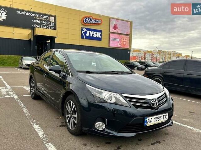 Серый Тойота Авенсис, объемом двигателя 2 л и пробегом 202 тыс. км за 10000 $, фото 5 на Automoto.ua