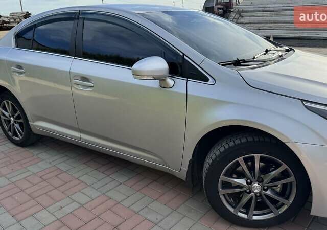 Серый Тойота Авенсис, объемом двигателя 1.99 л и пробегом 230 тыс. км за 10500 $, фото 3 на Automoto.ua