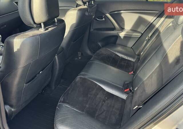 Серый Тойота Авенсис, объемом двигателя 1.99 л и пробегом 230 тыс. км за 10500 $, фото 9 на Automoto.ua