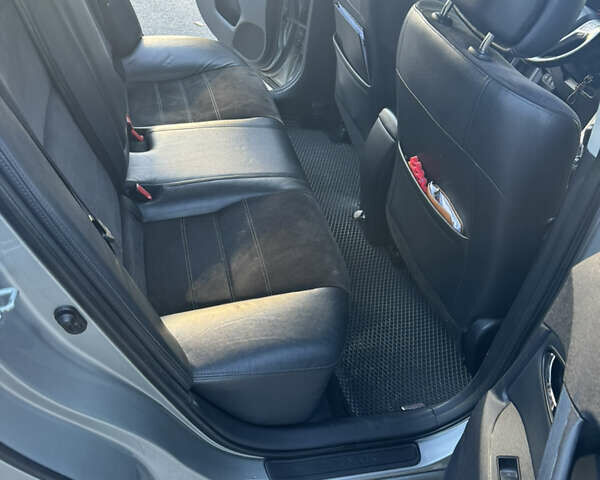 Серый Тойота Авенсис, объемом двигателя 2 л и пробегом 185 тыс. км за 12000 $, фото 15 на Automoto.ua