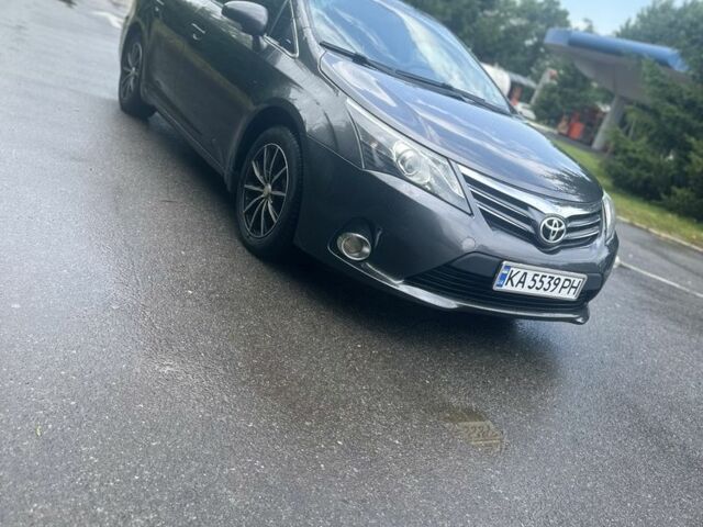 Сірий Тойота Авенсіс, об'ємом двигуна 1.8 л та пробігом 250 тис. км за 9500 $, фото 1 на Automoto.ua