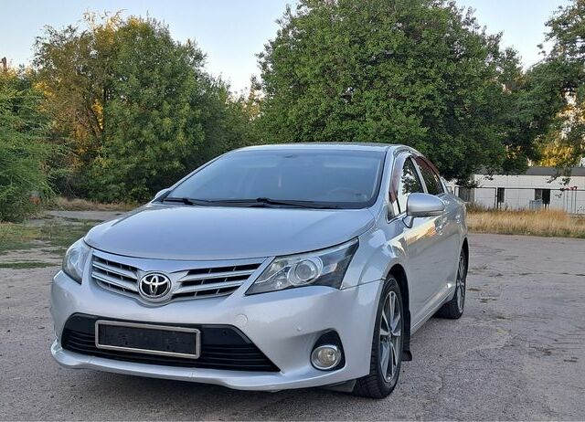 Серый Тойота Авенсис, объемом двигателя 1.8 л и пробегом 97 тыс. км за 10300 $, фото 1 на Automoto.ua