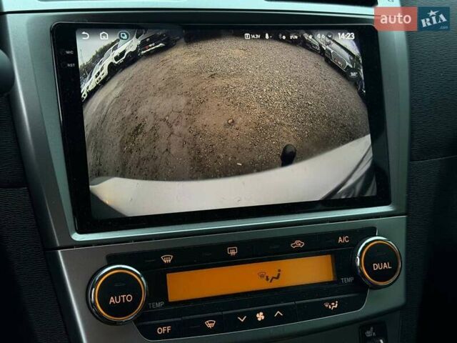 Серый Тойота Авенсис, объемом двигателя 1.8 л и пробегом 202 тыс. км за 12800 $, фото 32 на Automoto.ua