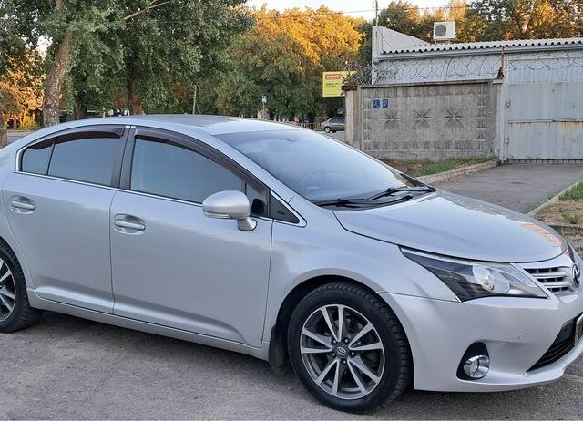 Серый Тойота Авенсис, объемом двигателя 1.8 л и пробегом 97 тыс. км за 10300 $, фото 3 на Automoto.ua