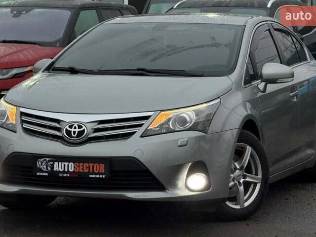 Серый Тойота Авенсис, объемом двигателя 1.8 л и пробегом 202 тыс. км за 12800 $, фото 1 на Automoto.ua