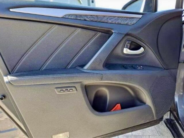 Сірий Тойота Авенсіс, об'ємом двигуна 2 л та пробігом 255 тис. км за 12500 $, фото 6 на Automoto.ua