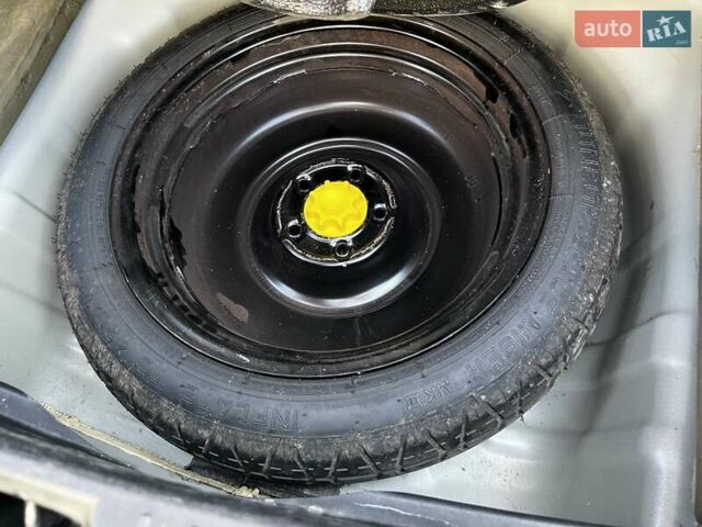 Сірий Тойота Авенсіс, об'ємом двигуна 2 л та пробігом 207 тис. км за 13800 $, фото 23 на Automoto.ua