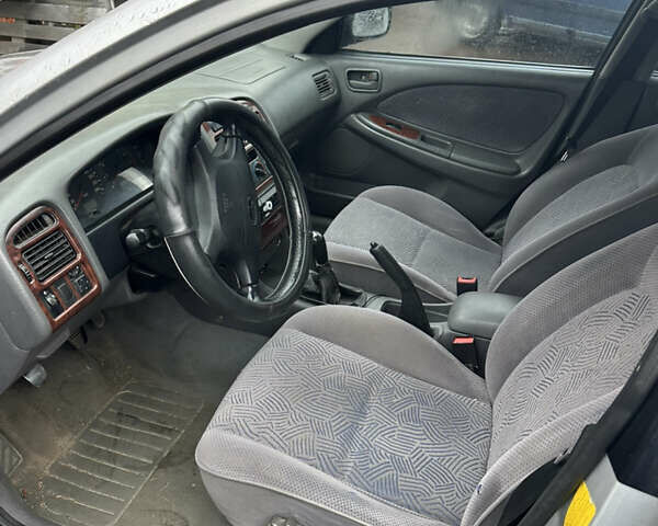 Серый Тойота Авенсис, объемом двигателя 1.8 л и пробегом 366 тыс. км за 2000 $, фото 4 на Automoto.ua