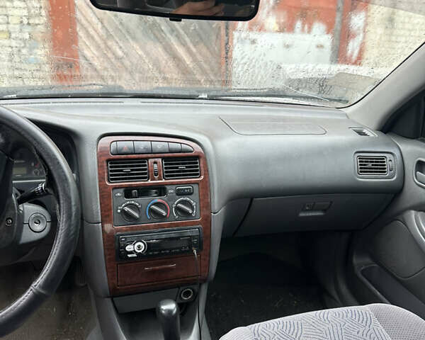 Серый Тойота Авенсис, объемом двигателя 1.8 л и пробегом 366 тыс. км за 2000 $, фото 6 на Automoto.ua