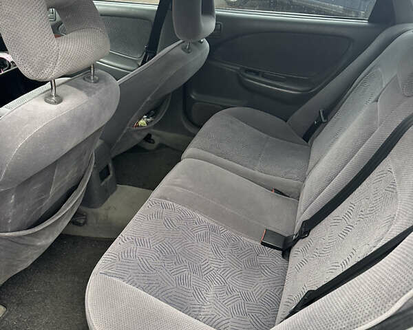 Серый Тойота Авенсис, объемом двигателя 1.8 л и пробегом 366 тыс. км за 2000 $, фото 3 на Automoto.ua