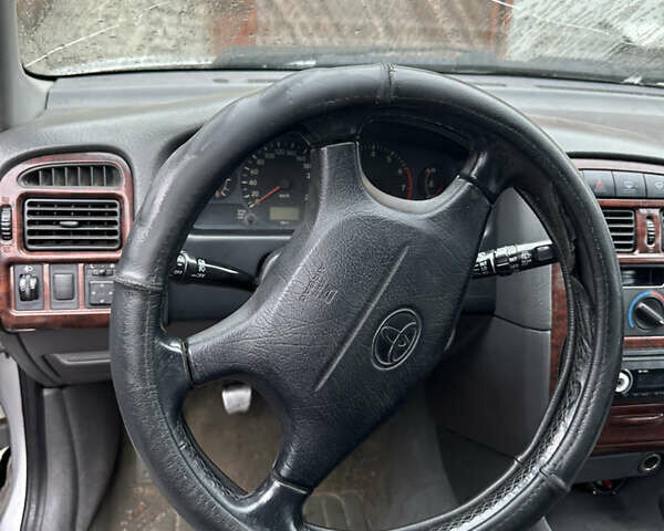 Серый Тойота Авенсис, объемом двигателя 1.8 л и пробегом 366 тыс. км за 2000 $, фото 5 на Automoto.ua