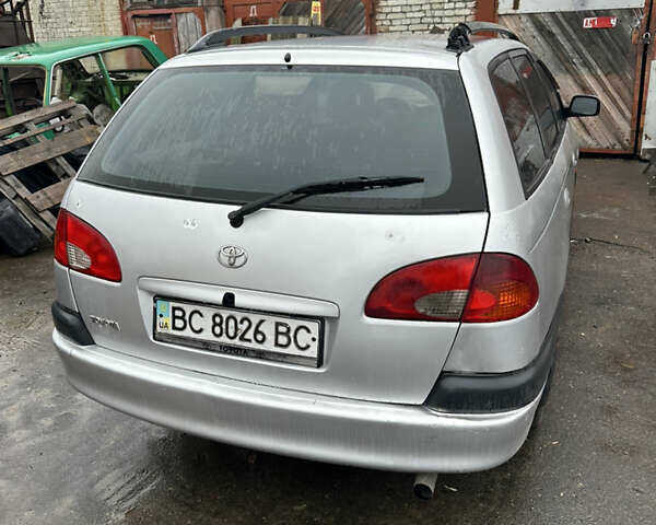 Серый Тойота Авенсис, объемом двигателя 1.8 л и пробегом 366 тыс. км за 2000 $, фото 1 на Automoto.ua