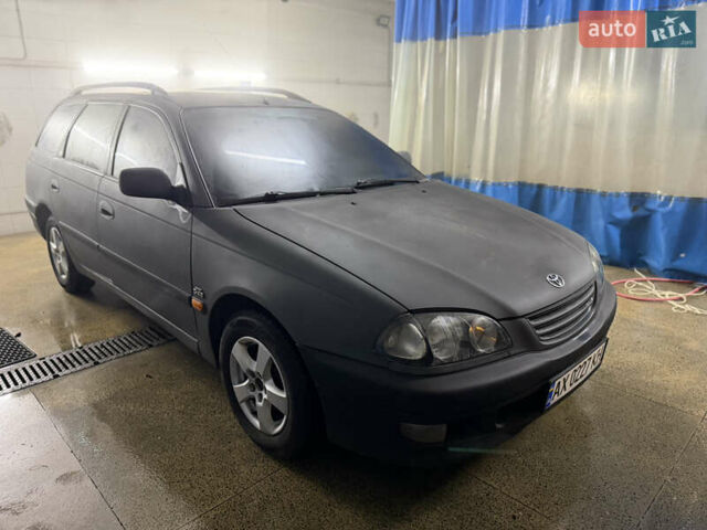 Серый Тойота Авенсис, объемом двигателя 2 л и пробегом 418 тыс. км за 2000 $, фото 4 на Automoto.ua