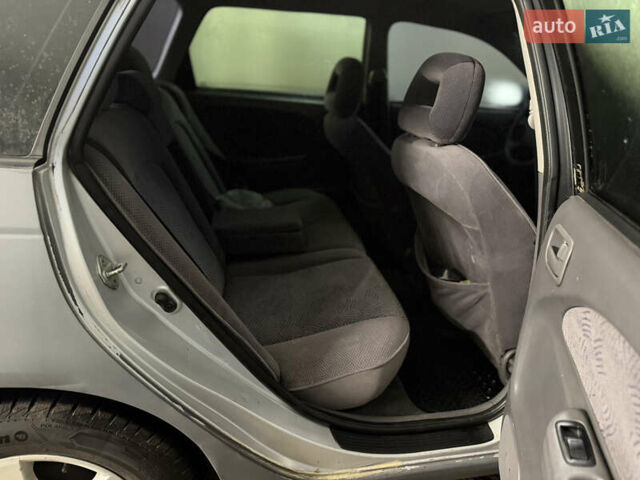 Серый Тойота Авенсис, объемом двигателя 2 л и пробегом 418 тыс. км за 2000 $, фото 14 на Automoto.ua