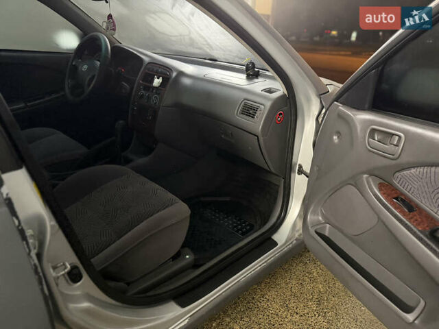 Серый Тойота Авенсис, объемом двигателя 2 л и пробегом 418 тыс. км за 2000 $, фото 7 на Automoto.ua