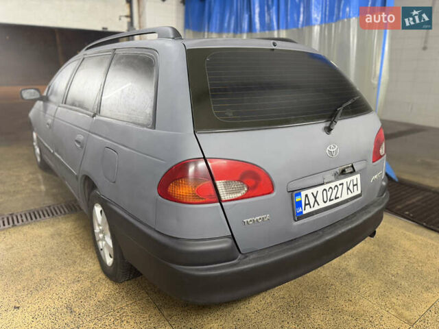 Серый Тойота Авенсис, объемом двигателя 2 л и пробегом 418 тыс. км за 2000 $, фото 5 на Automoto.ua