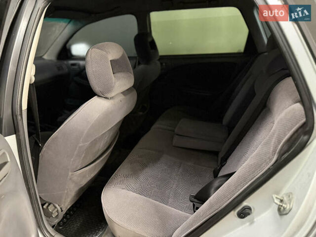 Серый Тойота Авенсис, объемом двигателя 2 л и пробегом 418 тыс. км за 2000 $, фото 10 на Automoto.ua