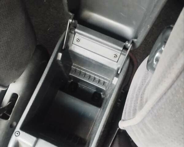 Серый Тойота Авенсис, объемом двигателя 1.8 л и пробегом 427 тыс. км за 4250 $, фото 8 на Automoto.ua