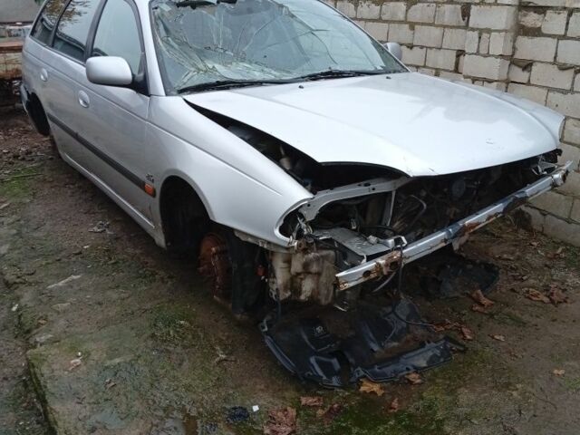 Серый Тойота Авенсис, объемом двигателя 2 л и пробегом 200 тыс. км за 1000 $, фото 1 на Automoto.ua