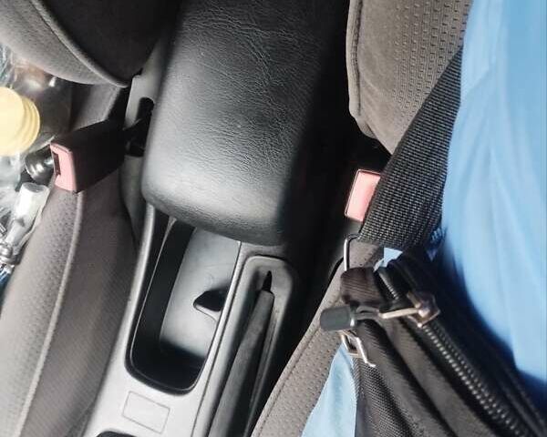 Серый Тойота Авенсис, объемом двигателя 1.8 л и пробегом 427 тыс. км за 4250 $, фото 5 на Automoto.ua