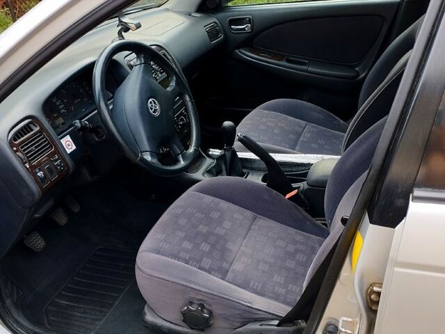 Серый Тойота Авенсис, объемом двигателя 2 л и пробегом 215 тыс. км за 3500 $, фото 3 на Automoto.ua