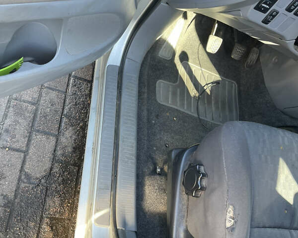 Сірий Тойота Авенсіс, об'ємом двигуна 2 л та пробігом 350 тис. км за 4200 $, фото 13 на Automoto.ua