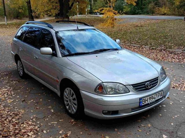 Серый Тойота Авенсис, объемом двигателя 2 л и пробегом 360 тыс. км за 2000 $, фото 1 на Automoto.ua