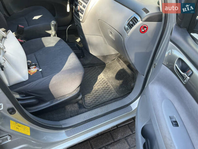 Сірий Тойота Авенсіс, об'ємом двигуна 2 л та пробігом 350 тис. км за 4200 $, фото 7 на Automoto.ua