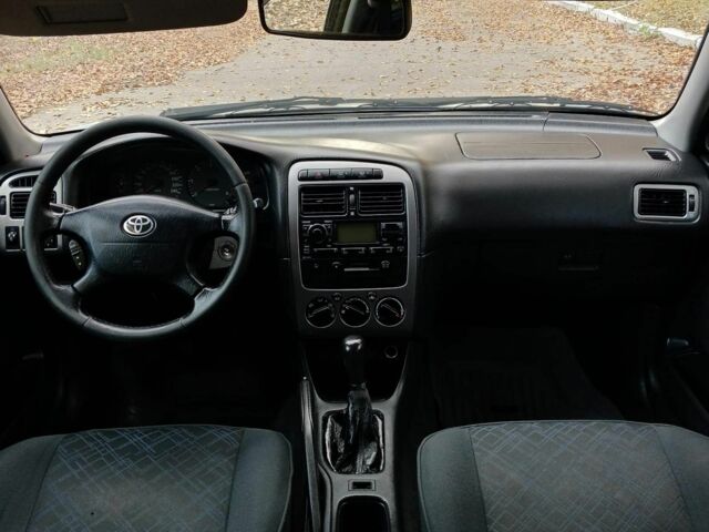 Серый Тойота Авенсис, объемом двигателя 2 л и пробегом 360 тыс. км за 2000 $, фото 6 на Automoto.ua