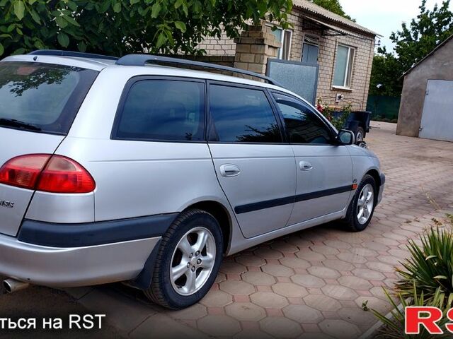 Серый Тойота Авенсис, объемом двигателя 2 л и пробегом 215 тыс. км за 3500 $, фото 4 на Automoto.ua