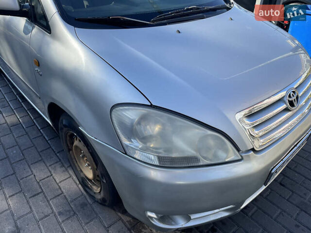 Сірий Тойота Авенсіс, об'ємом двигуна 2 л та пробігом 350 тис. км за 4200 $, фото 1 на Automoto.ua