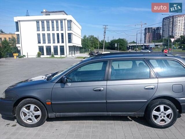 Серый Тойота Авенсис, объемом двигателя 2 л и пробегом 350 тыс. км за 4000 $, фото 1 на Automoto.ua