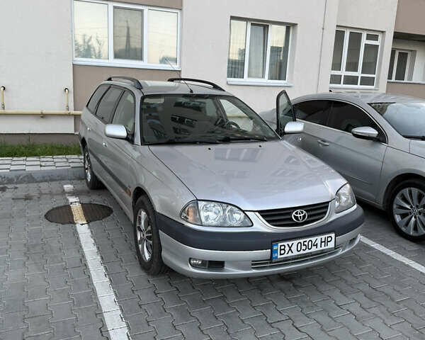 Серый Тойота Авенсис, объемом двигателя 1.8 л и пробегом 233 тыс. км за 4800 $, фото 1 на Automoto.ua