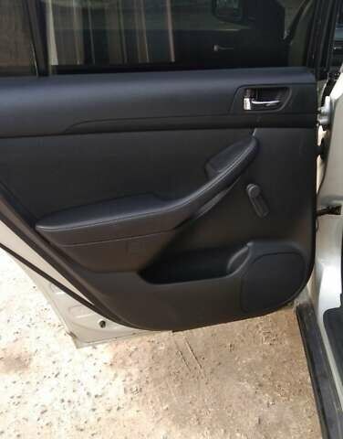 Серый Тойота Авенсис, объемом двигателя 1.6 л и пробегом 373 тыс. км за 5600 $, фото 10 на Automoto.ua