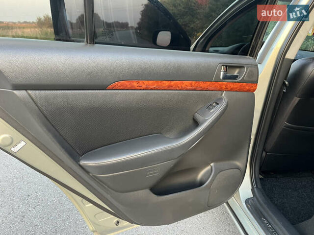 Серый Тойота Авенсис, объемом двигателя 2 л и пробегом 341 тыс. км за 4300 $, фото 26 на Automoto.ua