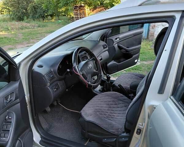 Серый Тойота Авенсис, объемом двигателя 1.8 л и пробегом 300 тыс. км за 6200 $, фото 5 на Automoto.ua