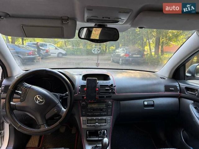 Серый Тойота Авенсис, объемом двигателя 2 л и пробегом 330 тыс. км за 4900 $, фото 2 на Automoto.ua