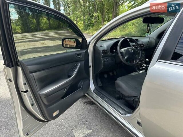 Серый Тойота Авенсис, объемом двигателя 1.8 л и пробегом 257 тыс. км за 5400 $, фото 8 на Automoto.ua