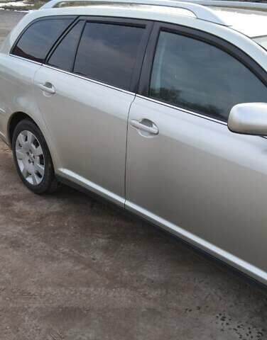 Серый Тойота Авенсис, объемом двигателя 1.6 л и пробегом 373 тыс. км за 5600 $, фото 3 на Automoto.ua