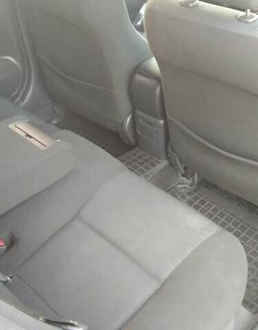 Серый Тойота Авенсис, объемом двигателя 1.6 л и пробегом 373 тыс. км за 5600 $, фото 16 на Automoto.ua