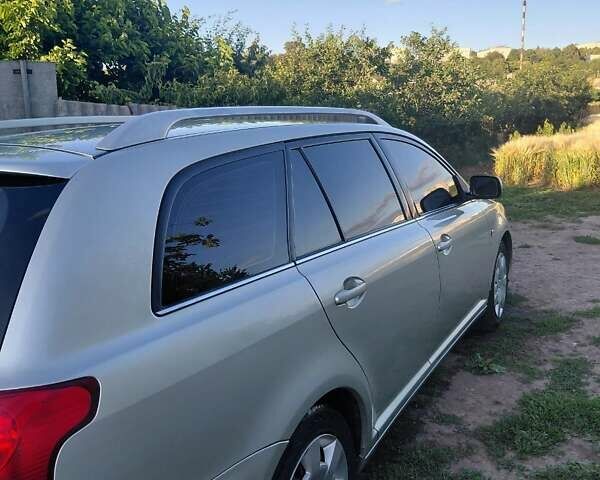 Серый Тойота Авенсис, объемом двигателя 1.8 л и пробегом 300 тыс. км за 6200 $, фото 3 на Automoto.ua