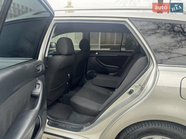 Серый Тойота Авенсис, объемом двигателя 2 л и пробегом 400 тыс. км за 4850 $, фото 15 на Automoto.ua
