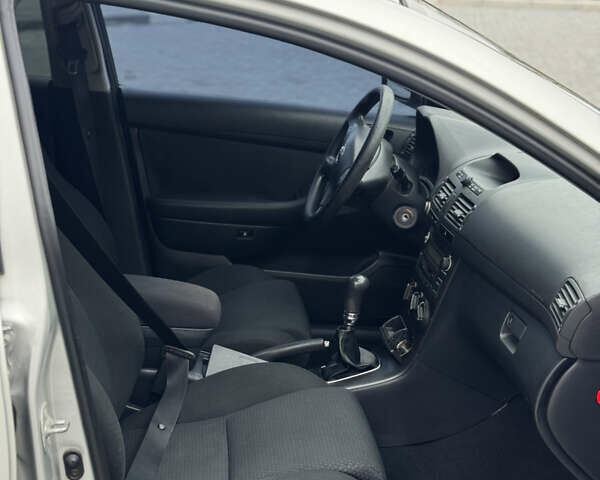 Сірий Тойота Авенсіс, об'ємом двигуна 2 л та пробігом 373 тис. км за 4450 $, фото 7 на Automoto.ua